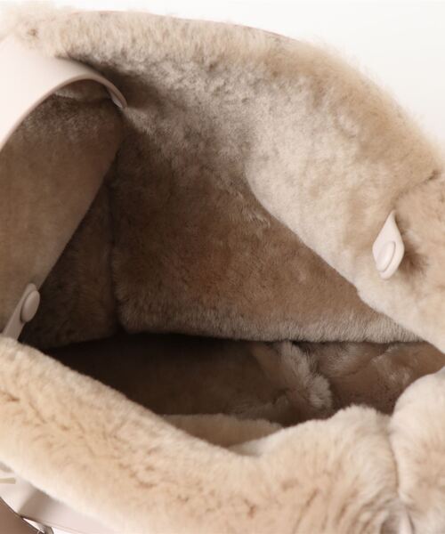 LAZY SUSAN（レイジースーザン）の「バッグ　story. /ストーリー　リバーシブルムートン（ショルダーバッグ・レディース・アイボリー/グレー・FREE）」の19枚目の写真