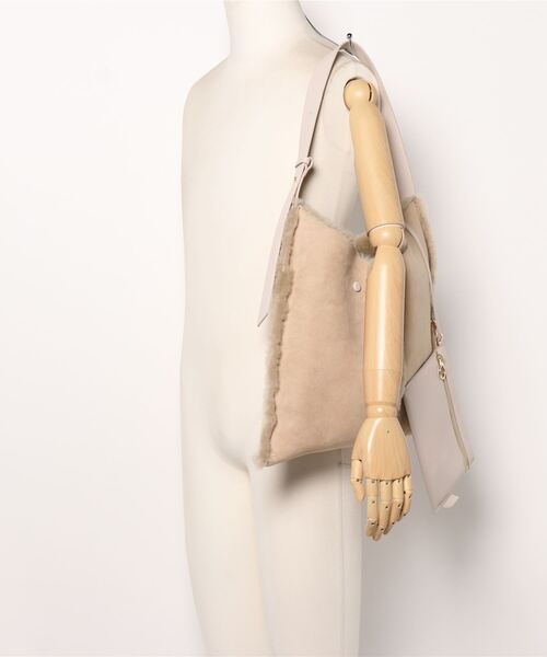 LAZY SUSAN（レイジースーザン）の「バッグ　story. /ストーリー　リバーシブルムートン（ショルダーバッグ・レディース・アイボリー/グレー・FREE）」の22枚目の写真
