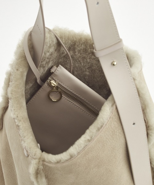 LAZY SUSAN（レイジースーザン）の「バッグ　story. /ストーリー　リバーシブルムートン（ショルダーバッグ・レディース・アイボリー/グレー・FREE）」の7枚目の写真
