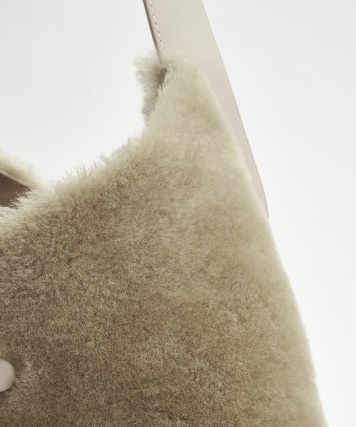 LAZY SUSAN（レイジースーザン）の「バッグ　story. /ストーリー　リバーシブルムートン（ショルダーバッグ・レディース・アイボリー/グレー・FREE）」の11枚目の写真