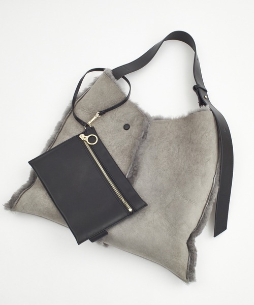 LAZY SUSAN（レイジースーザン）の「バッグ　story. /ストーリー　リバーシブルムートン（ショルダーバッグ・レディース・アイボリー/グレー・FREE）」の13枚目の写真