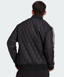 adidas（アディダス）の「アディカラー クラシックス キルト SST