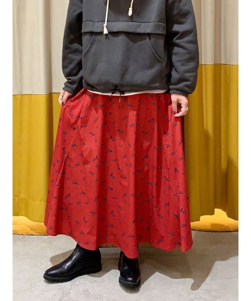 Samansa Mos2 blue(サマンサモスモスブルー)の「小花柄フレアスカート(スカート・レディース・ブラック/レッド/グリーン・フリ-)」の3枚目の写真