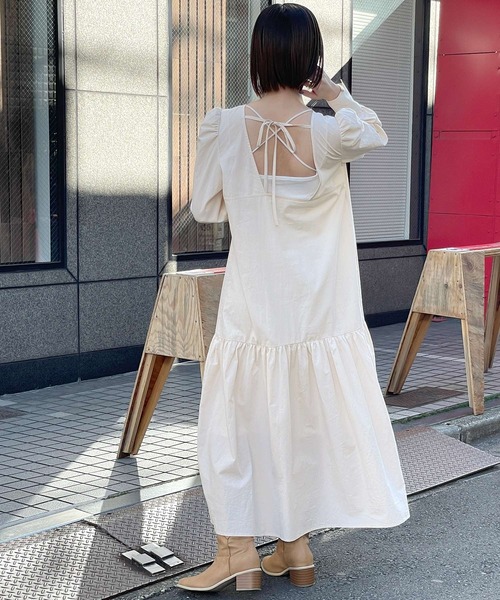 Alley by w closet（アリーバイダブルクローゼット）の「【Alley】ハリハリ生地後ろあきボリュームワンピース（ワンピース・レディース・ベージュ/イエロー・FREE）」の15枚目の写真