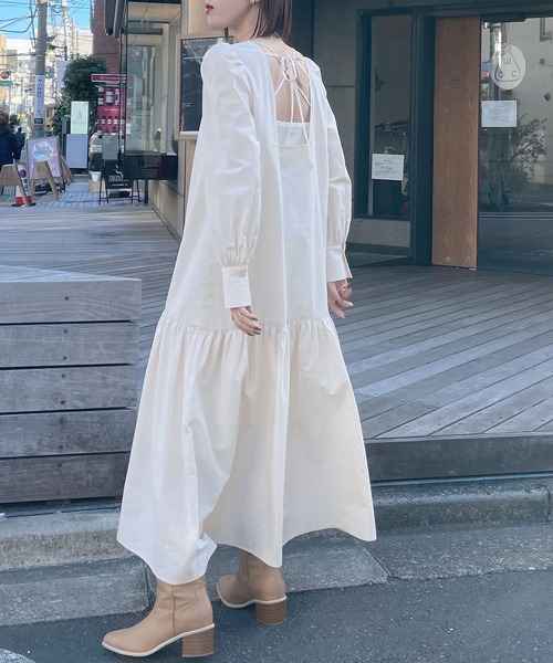 Alley by w closet（アリーバイダブルクローゼット）の「【Alley】ハリハリ生地後ろあきボリュームワンピース（ワンピース・レディース・ベージュ/イエロー・FREE）」の3枚目の写真