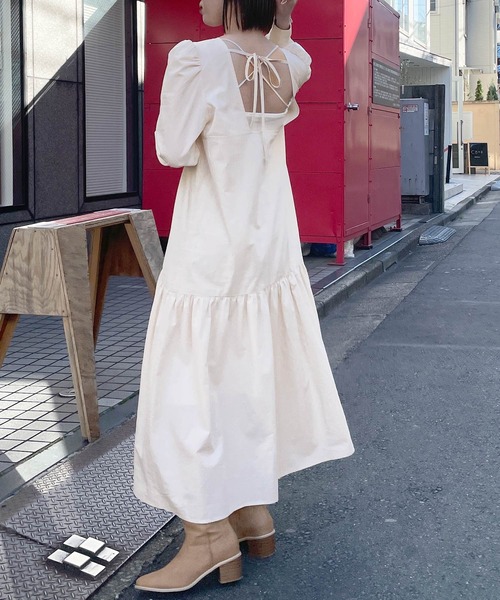 Alley by w closet（アリーバイダブルクローゼット）の「【Alley】ハリハリ生地後ろあきボリュームワンピース（ワンピース・レディース・ベージュ/イエロー・FREE）」の14枚目の写真