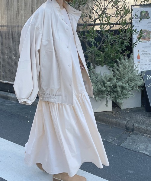 Alley by w closet（アリーバイダブルクローゼット）の「【Alley】ハリハリ生地後ろあきボリュームワンピース（ワンピース・レディース・ベージュ/イエロー・FREE）」の7枚目の写真