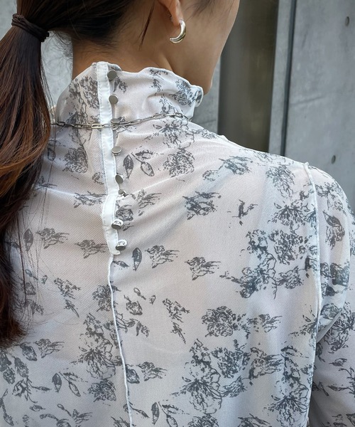 &g'aime（アンジェム）の「【＆g'aime】花柄シアータートルネック（Tシャツ/カットソー・レディース・ホワイト/ブラック/チャコール・FREE）」の11枚目の写真