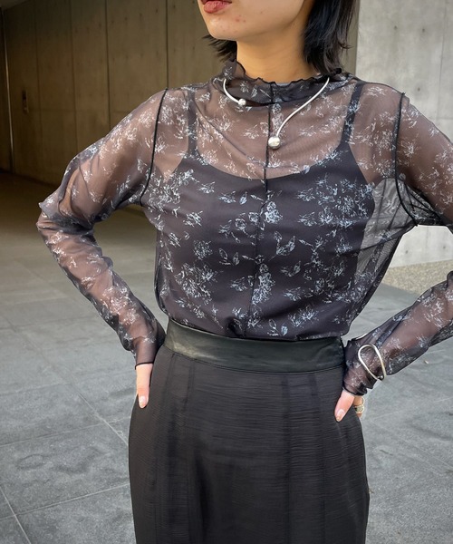 &g'aime（アンジェム）の「【＆g'aime】花柄シアータートルネック（Tシャツ/カットソー・レディース・ホワイト/ブラック/チャコール・FREE）」の15枚目の写真