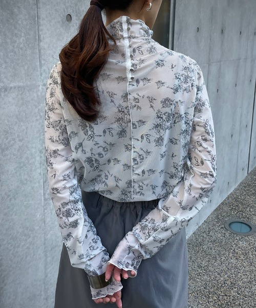 &g'aime（アンジェム）の「【＆g'aime】花柄シアータートルネック（Tシャツ/カットソー・レディース・ホワイト/ブラック/チャコール・FREE）」の10枚目の写真