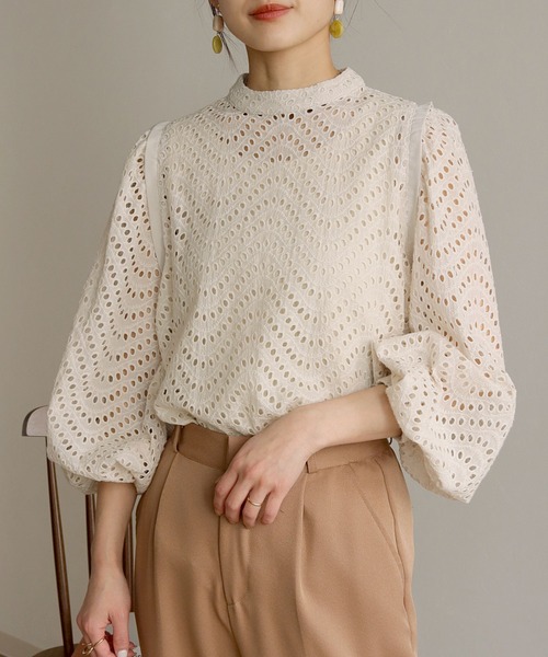 HER CLOSET(ハークローゼット)の「【shemoshelly】カットレースボリュームスリーブブラウス(シャツ/ブラウス・レディース・ブラック/オフホワイト/モカ/グレイッシュベージュ・M)」の4枚目の写真