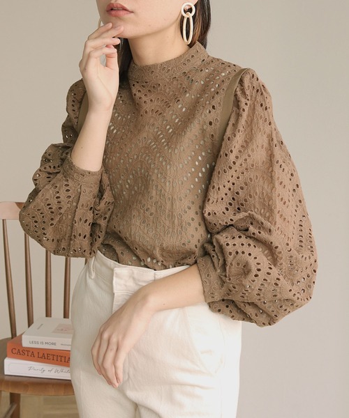 HER CLOSET(ハークローゼット)の「【shemoshelly】カットレースボリュームスリーブブラウス(シャツ/ブラウス・レディース・ブラック/オフホワイト/モカ/グレイッシュベージュ・M)」の6枚目の写真