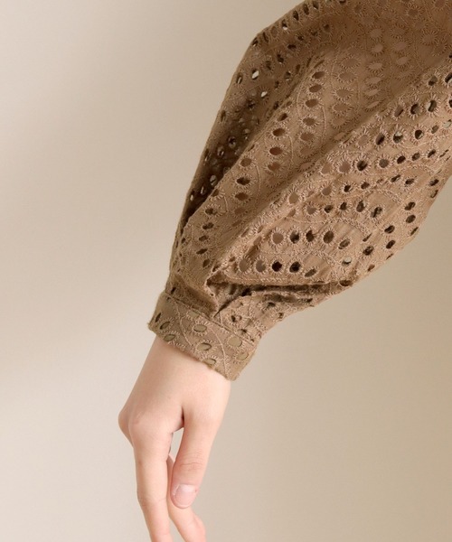 HER CLOSET(ハークローゼット)の「【shemoshelly】カットレースボリュームスリーブブラウス(シャツ/ブラウス・レディース・ブラック/オフホワイト/モカ/グレイッシュベージュ・M)」の21枚目の写真