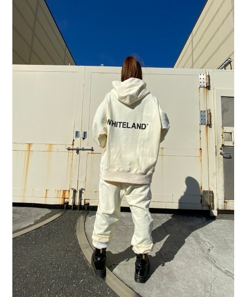 WHITELAND（ホワイトランド）の「WHITELAND/ホワイトランド/ロゴパーカー（パーカー・メンズ・アイボリー/ブラック/ブラウン・LARGE/X-LARGE/MEDIUM）」の6枚目の写真