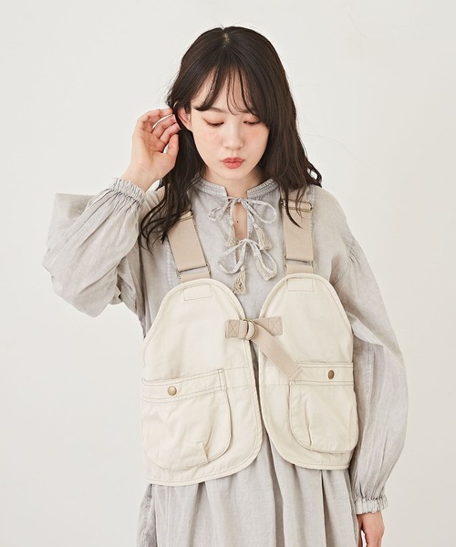 CUBE SUGAR(キューブシュガー)の「高密度ツイルデニムアウトドアハンティングベスト(ベスト・レディース・ベージュ/カーキ/ワンウォッシュ/キナリ・M)」の2枚目の写真