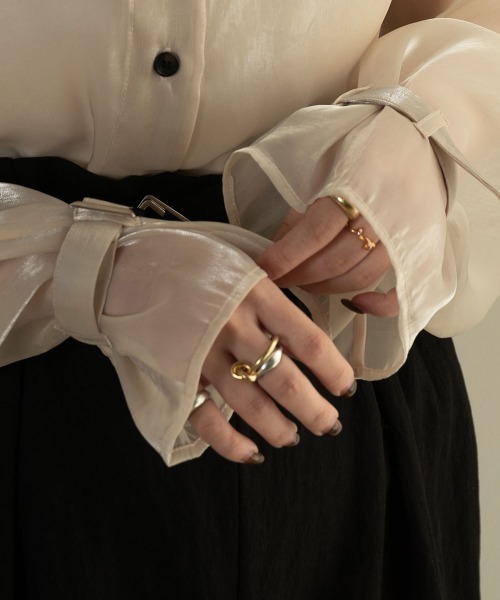 lawgy（ラウジー）の「shiny sheer shirt（シャツ/ブラウス・レディース・ブラウン/グレー/アイボリー・FREE）」の14枚目の写真