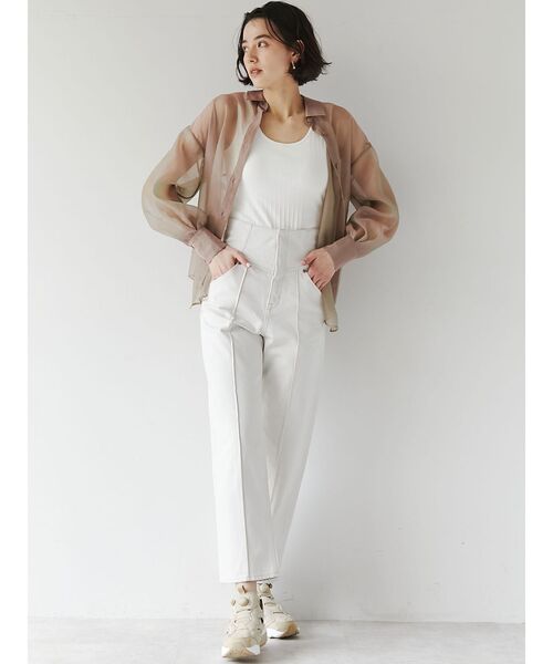 Reebok（リーボック）の「【Reebok】FZ4428 INSTAPUMP FUR（スニーカー・レディース・ベージュ・MEDIUM/SMALL）」の2枚目の写真