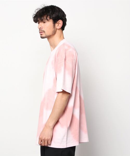 ALLSAINTS（オールセインツ）の「KURA ORGANIC COTTON TIE DYE T-SHIRT | KURA オーガニック コットン タイダイ Tシャツ（Tシャツ/カットソー・メンズ・ピンク系・L/M/S）」の6枚目の写真