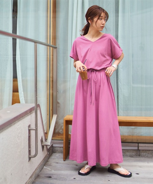 titivate(ティティベイト)の「Vネックカットソーリラックスワンピース(ワンピース・レディース・イエロー/ピンク/ライトブラウン/ブラック・S/M/L)」の4枚目の写真