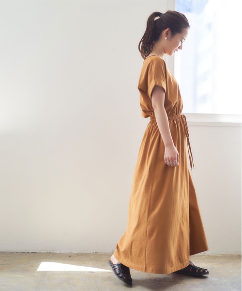 titivate(ティティベイト)の「Vネックカットソーリラックスワンピース(ワンピース・レディース・イエロー/ピンク/ライトブラウン/ブラック・S/M/L)」の10枚目の写真