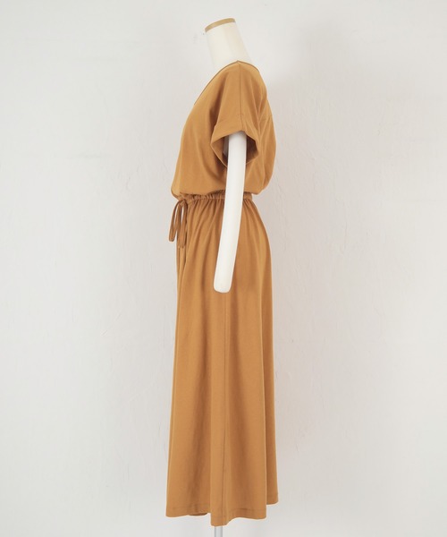 titivate(ティティベイト)の「Vネックカットソーリラックスワンピース(ワンピース・レディース・イエロー/ピンク/ライトブラウン/ブラック・S/M/L)」の11枚目の写真