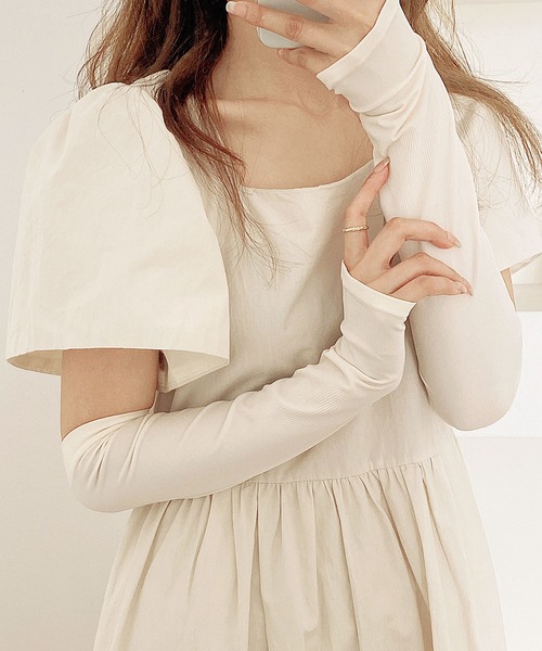 EPICKS（エピックス）の「カラーアームカバー（アームカバー・レディース・ホワイト/ブラック/ベージュ/グレー/サックスブルー/イエロー/グリーン/ダークパープル/ライトパープル/ピンクベージュ・F）」の4枚目の写真