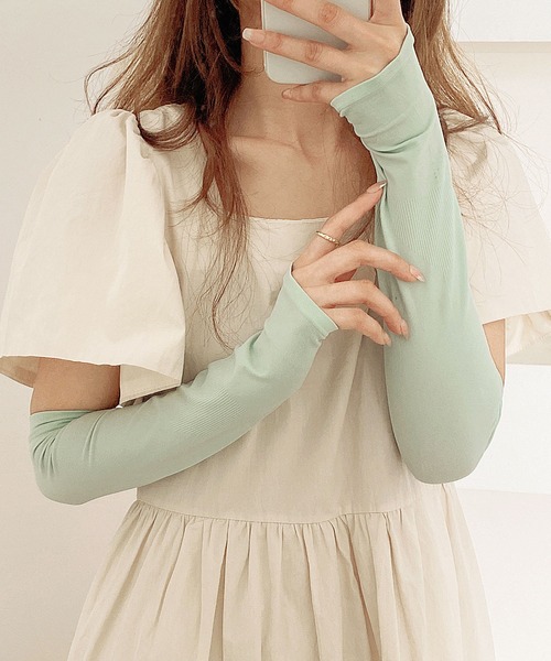 EPICKS（エピックス）の「カラーアームカバー（アームカバー・レディース・ホワイト/ブラック/ベージュ/グレー/サックスブルー/イエロー/グリーン/ダークパープル/ライトパープル/ピンクベージュ・F）」の5枚目の写真