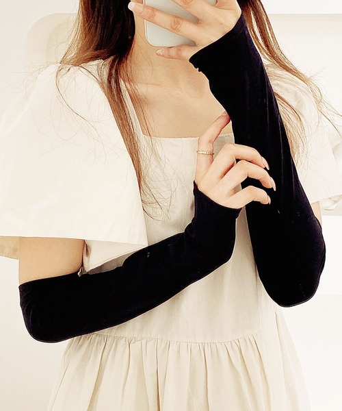 EPICKS（エピックス）の「カラーアームカバー（アームカバー・レディース・ホワイト/ブラック/ベージュ/グレー/サックスブルー/イエロー/グリーン/ダークパープル/ライトパープル/ピンクベージュ・F）」の2枚目の写真