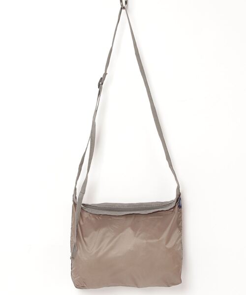 MAKE UP(メイクアップ)の「MAKE UP 撥水軽量ナイロン サコッシュ【折りたたみ 無地】(ショルダーバッグ・レディース・ダークグリーン/グレー/ネイビー/グリーン/ダークグレー/シルバー/ワイン/ゴールド・FREE)」の2枚目の写真