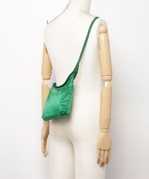 MAKE UP(メイクアップ)の「MAKE UP 撥水軽量ナイロン サコッシュ【折りたたみ 無地】(ショルダーバッグ・レディース・ダークグリーン/グレー/ネイビー/グリーン/ダークグレー/シルバー/ワイン/ゴールド・FREE)」の12枚目の写真