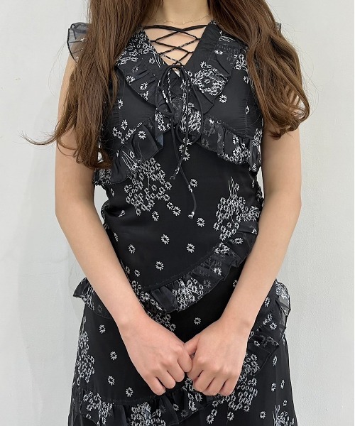 titty＆Co. PETIT by poyo（ティティーアンドコープティバイポヨ）の「【titty&Co. PETIT by POYO】小花フリルスピンドルミディワンピース（ワンピース・レディース・ブラック・FREE）」の5枚目の写真