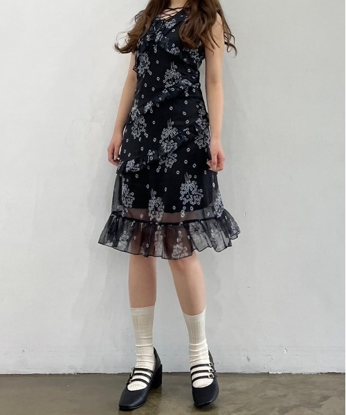 titty＆Co. PETIT by poyo（ティティーアンドコープティバイポヨ）の「【titty&Co. PETIT by POYO】小花フリルスピンドルミディワンピース（ワンピース・レディース・ブラック・FREE）」の10枚目の写真