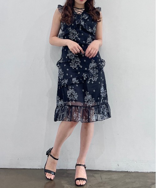 titty＆Co. PETIT by poyo（ティティーアンドコープティバイポヨ）の「【titty&Co. PETIT by POYO】小花フリルスピンドルミディワンピース（ワンピース・レディース・ブラック・FREE）」の13枚目の写真