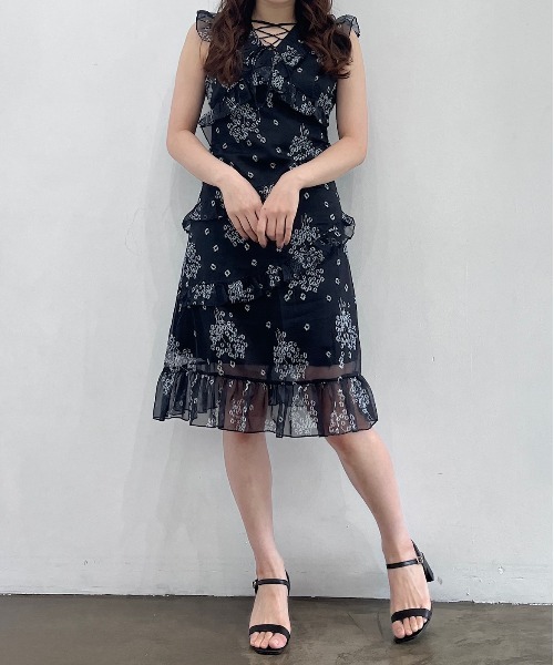 titty＆Co. PETIT by poyo（ティティーアンドコープティバイポヨ）の「【titty&Co. PETIT by POYO】小花フリルスピンドルミディワンピース（ワンピース・レディース・ブラック・FREE）」の15枚目の写真