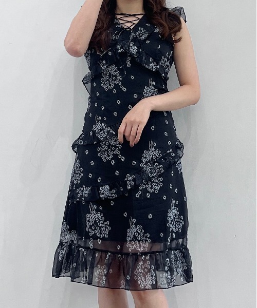 titty＆Co. PETIT by poyo（ティティーアンドコープティバイポヨ）の「【titty&Co. PETIT by POYO】小花フリルスピンドルミディワンピース（ワンピース・レディース・ブラック・FREE）」の11枚目の写真