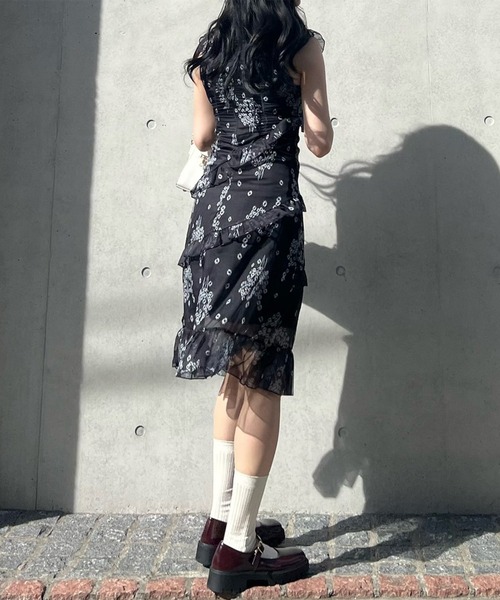 titty＆Co. PETIT by poyo（ティティーアンドコープティバイポヨ）の「【titty&Co. PETIT by POYO】小花フリルスピンドルミディワンピース（ワンピース・レディース・ブラック・FREE）」の4枚目の写真