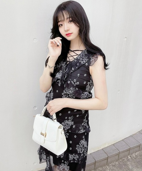 titty＆Co. PETIT by poyo（ティティーアンドコープティバイポヨ）の「【titty&Co. PETIT by POYO】小花フリルスピンドルミディワンピース（ワンピース・レディース・ブラック・FREE）」の2枚目の写真