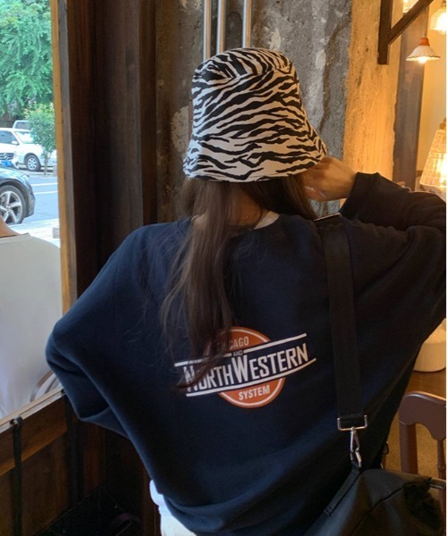 ARCADE（アーケード）の「NORTH WESTERN ロゴ 韓国風 ルーズスウェットプルオーバー ロンTEE（スウェット・レディース・ネイビー/グレー・FREE）」の9枚目の写真