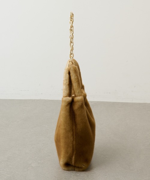 a point(アポワン)の「【a point】フェイクファーバッグ(ショルダーバッグ・レディース・キャメル・FREE)」の4枚目の写真