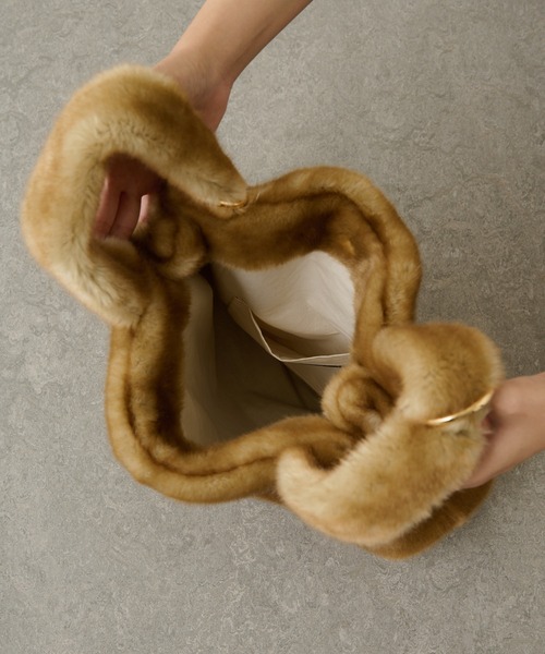 a point(アポワン)の「【a point】フェイクファーバッグ(ショルダーバッグ・レディース・キャメル・FREE)」の8枚目の写真