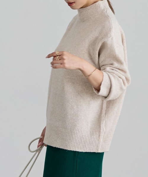 KOBE LETTUCE（コウベレタス）の「ウォッシャブルモヘア風モックネックニットトップス（ニット/セーター・レディース・ブラック/ベージュ/ピンク/イエロー/ライトグリーン/アイボリー/モカ/チャコール/パープル/ライトグリーン系/グレー系/ベージュ系1/パープル系/イエロー系/ブラック系/ブラウン系/ピンク系/ベージュ系/ベージュ系2/アイボリー系/ピンク系1/アイボリー系1/アイボリー系2/ピンク系2/ネイビー×ホワイト/ボルドー/レッド系/ネイビー系・M/L/M1/L1）」の8枚目の写真