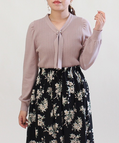 ASTORIA ODIER（アストリアオディール）の「2wayボウタイニットプルオーバー（ニット/セーター・レディース・ベージュ/モカ/ホワイト/ブラック/ピンクベージュ・MEDIUM/LARGE）」の5枚目の写真