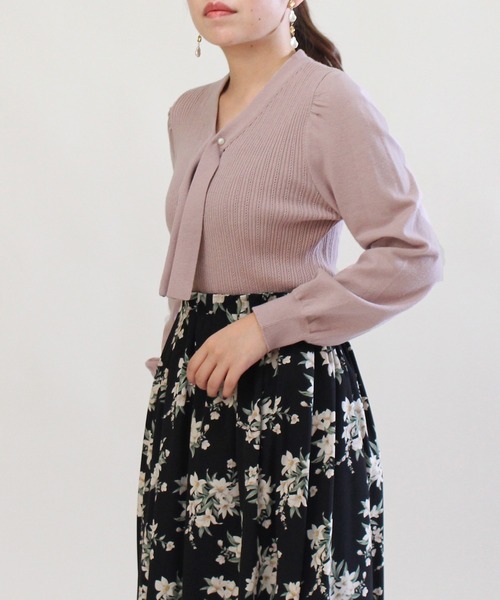 ASTORIA ODIER（アストリアオディール）の「2wayボウタイニットプルオーバー（ニット/セーター・レディース・ベージュ/モカ/ホワイト/ブラック/ピンクベージュ・MEDIUM/LARGE）」の11枚目の写真