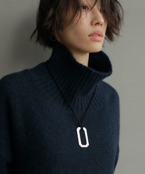 ETRE TOKYO（エトレトウキョウ）の「バックスリットタートルヤクトップス（ニット/セーター・レディース・モカ/ネイビー・FREE）」の5枚目の写真