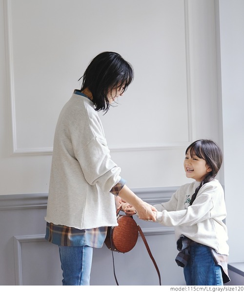 coca(coca)(コカ)の「キッズ 親子お揃い古着加工裏起毛アソートスウェット(スウェット・キッズ・パープル/ライトグレー/ブラック/カーキ・100/110/120/130/140)」の7枚目の写真