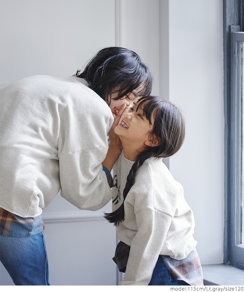 coca(coca)(コカ)の「キッズ 親子お揃い古着加工裏起毛アソートスウェット(スウェット・キッズ・パープル/ライトグレー/ブラック/カーキ・100/110/120/130/140)」の8枚目の写真