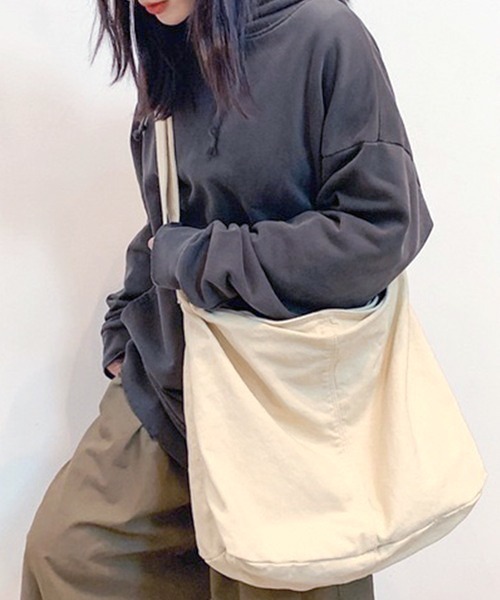 wears(ウェアーズ)の「キャンバスビッグショルダーバッグ(ショルダーバッグ・レディース・アイボリー/ブラック・FREE)」の1枚目の写真