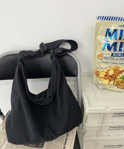 wears(ウェアーズ)の「キャンバスビッグショルダーバッグ(ショルダーバッグ・レディース・アイボリー/ブラック・FREE)」の10枚目の写真