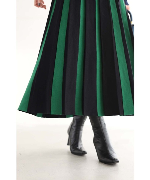 cawaii(カワイイ)の「幅広プリーツのバイカラーラインニットスカート(スカート・レディース・グリーン・FREE)」の1枚目の写真