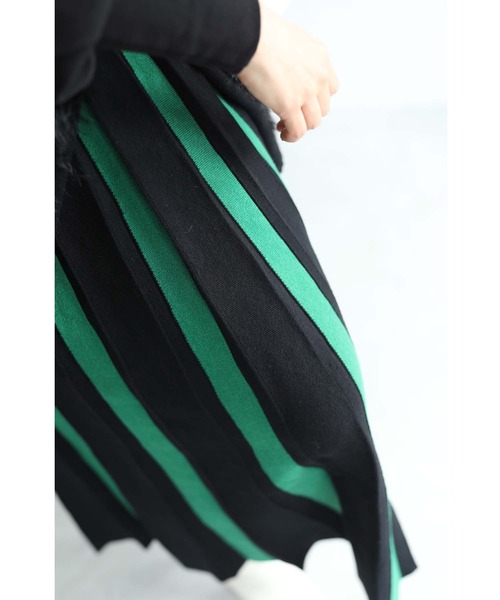 cawaii(カワイイ)の「幅広プリーツのバイカラーラインニットスカート(スカート・レディース・グリーン・FREE)」の15枚目の写真